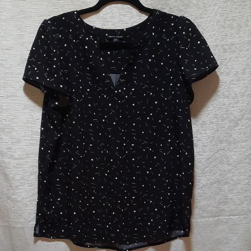 Hilary Radley Black and White Blouse with Short Sleeves